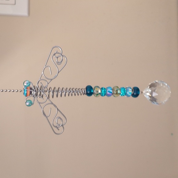 🆕️ Handcrafted Artisan Dragonfly Suncatcher with Blue Hued Glass Beads - Picture 5 of 17